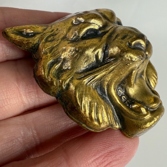 Vintage Joseff of Hollywood Tiger Head Repoussé Brooch - Picture 6 of 15